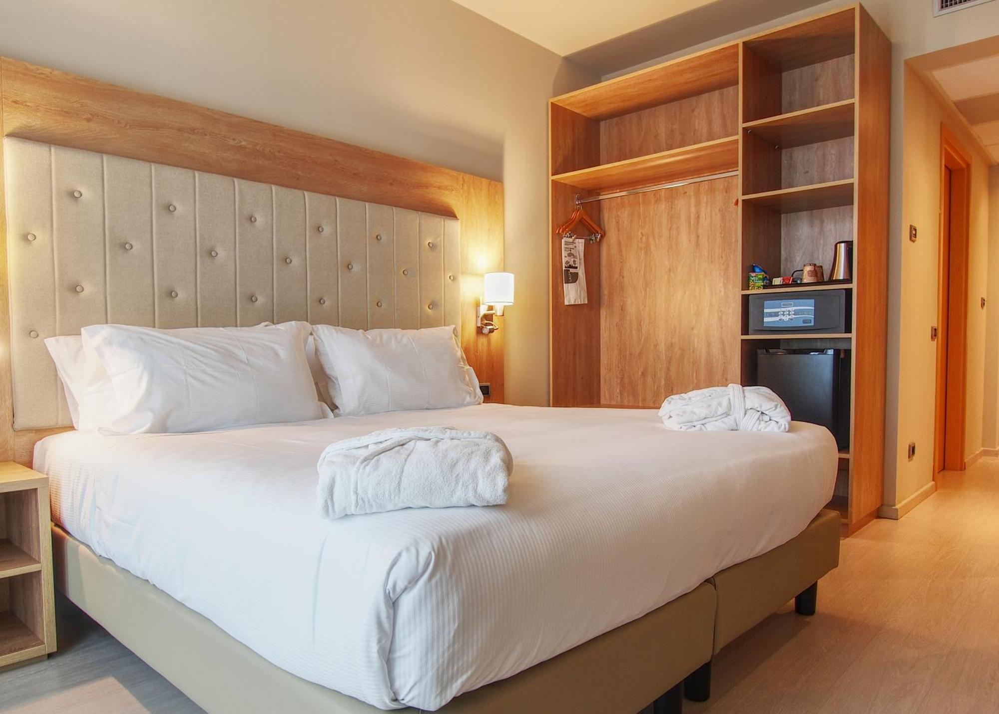 Tower Hotel Malpensa Busto Arsizio Exterior photo