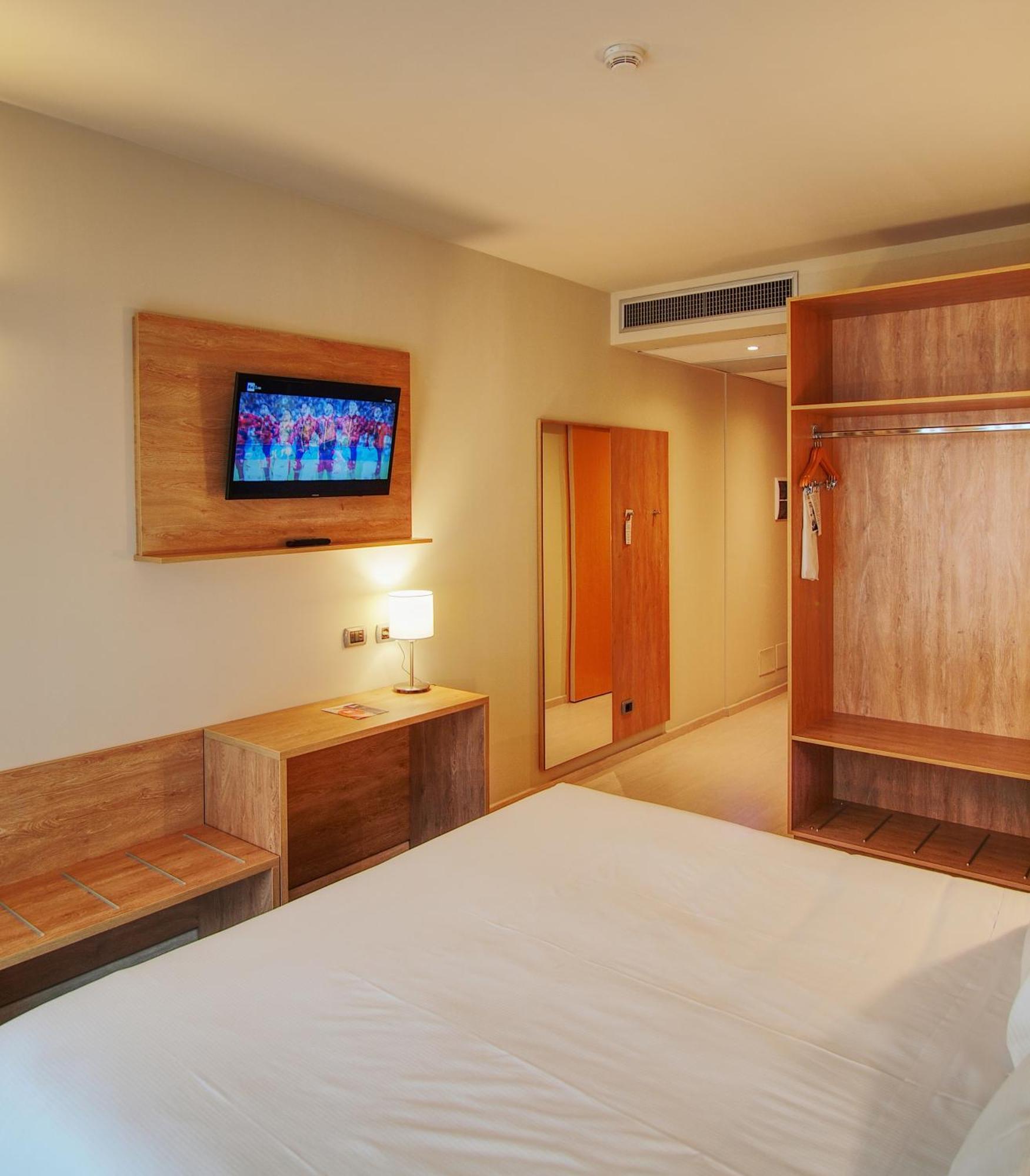 Tower Hotel Malpensa Busto Arsizio Exterior photo
